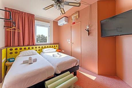 Pop Bedroom - Two Single Beds