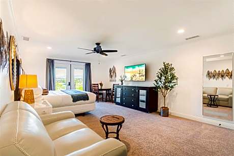 King Suite with Pool View