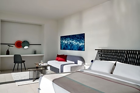 Private Unlimited View Suite with Heated Plunge Pool and Caldera View