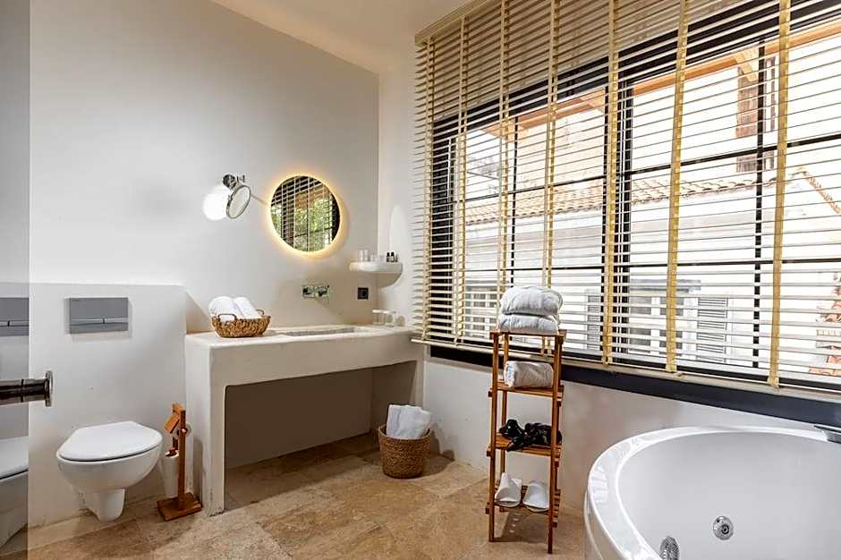 Gran Via Alsancak ( Boutique Hotel )