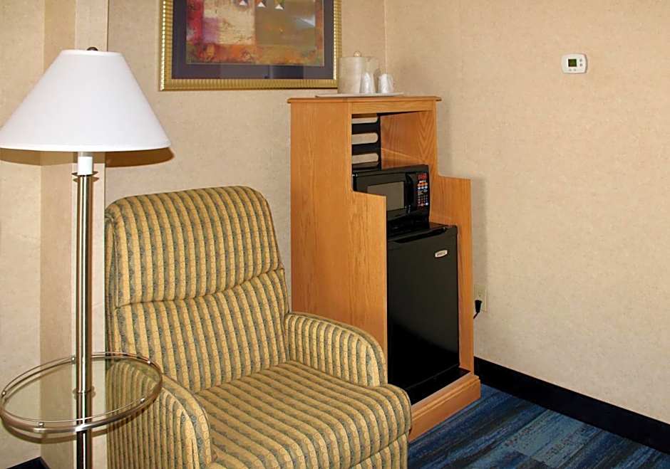 Marco LaGuardia Hotel & Suites