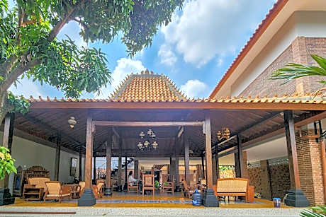 RedDoorz near Stasiun Sragen