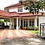 Rumah Putih B&B near KLIA