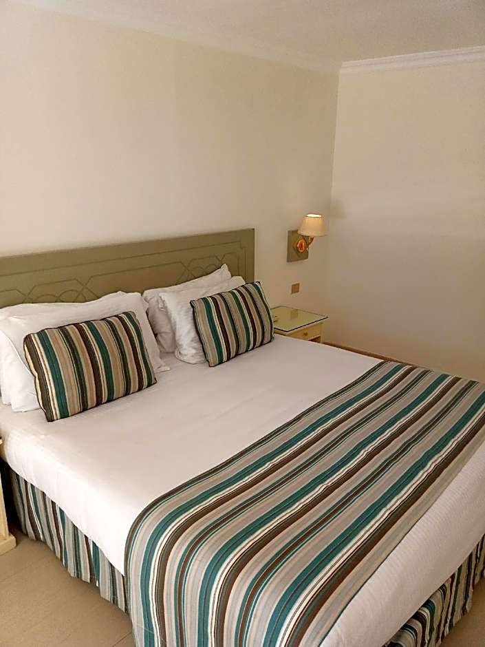 Cairo Pyramids Hotel