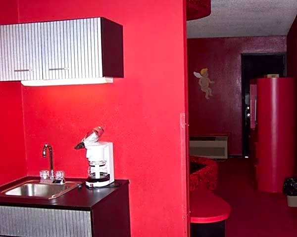 Red Carpet Inn Fanta Suites Hotel