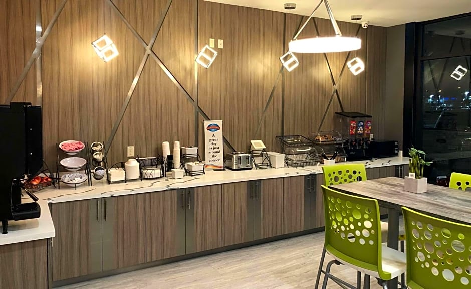 Baymont Inn & Suites Houston Hobby Airport