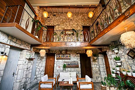 Mahzen Alaçatı