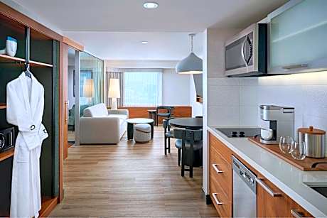 Deluxe, Full Kitchen, Suite, 1 King, Sofa Bed, Whirlpool
