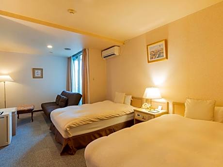 Deluxe Twin Room with Balcony