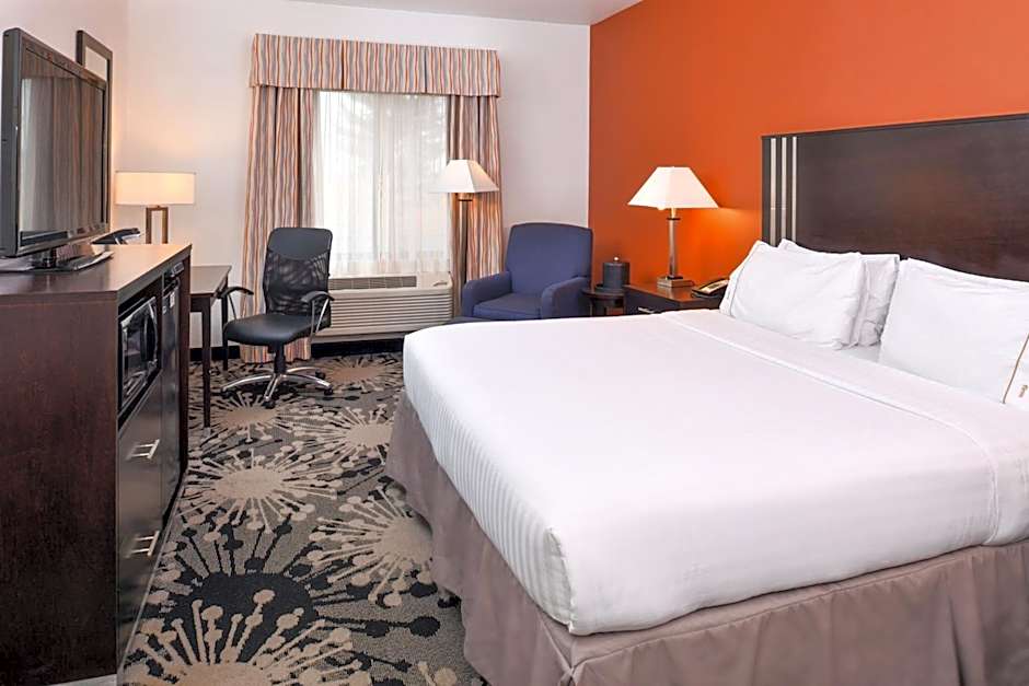 Holiday Inn Express & Suites Greenfield By IHG