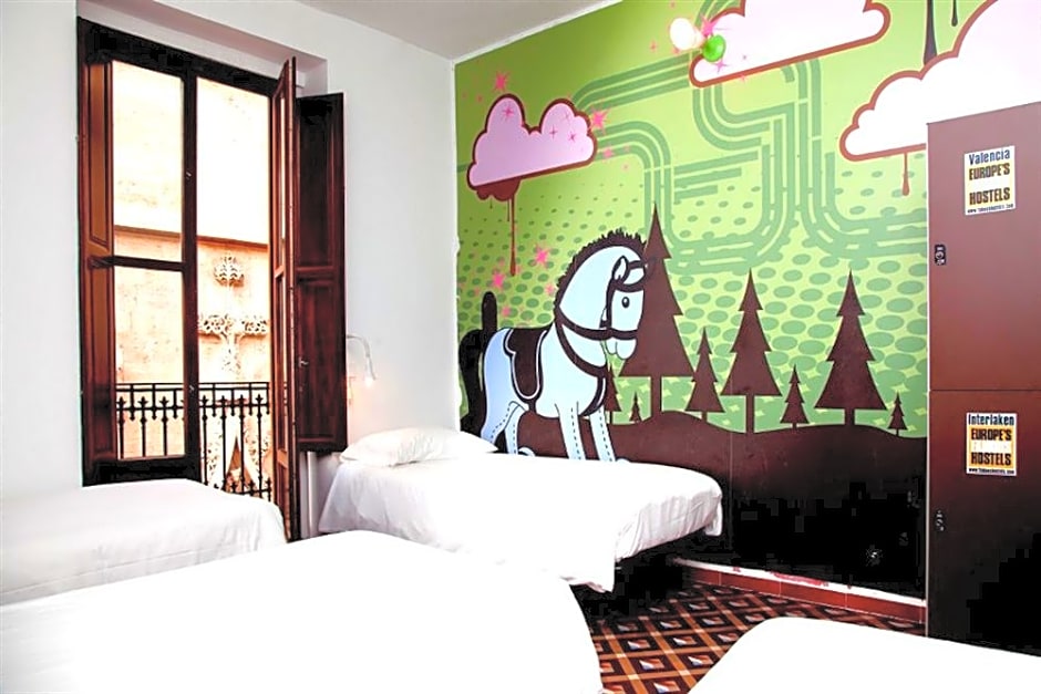 Home Youth Hostel by Feetup Hostels