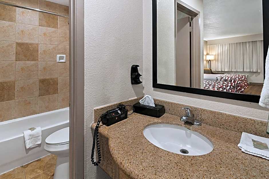 Red Roof Inn & Suites Irving - DFW Airport South