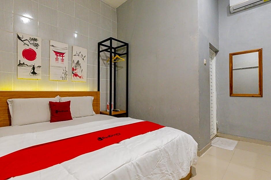 RedDoorz @ Manukan Surabaya