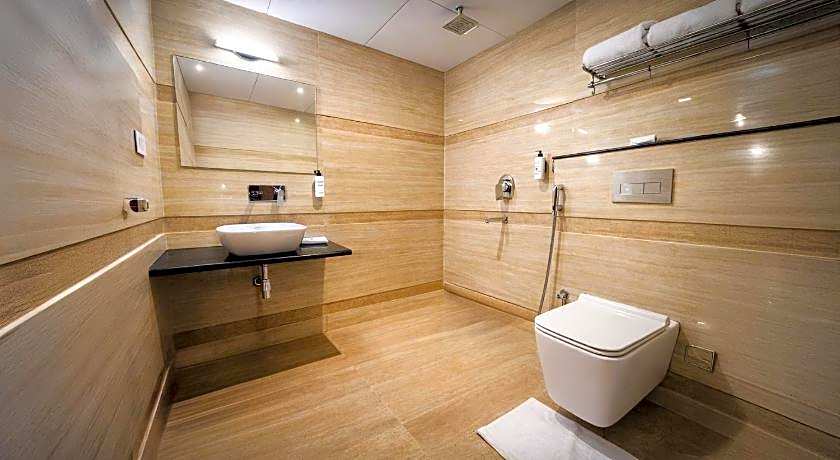 Yashshree Sanderling Mall Road