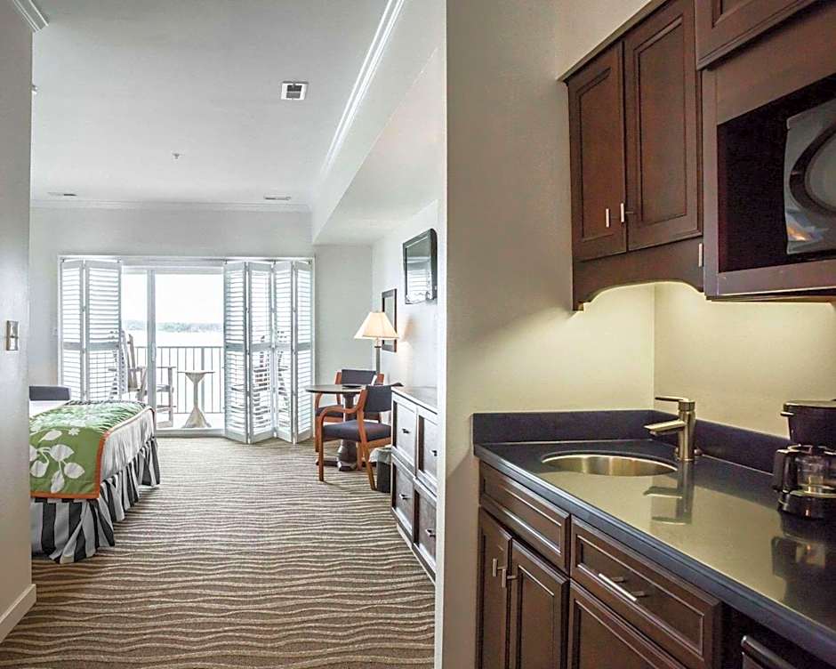 Island Inn & Suites, an Ascend Collection Hotel