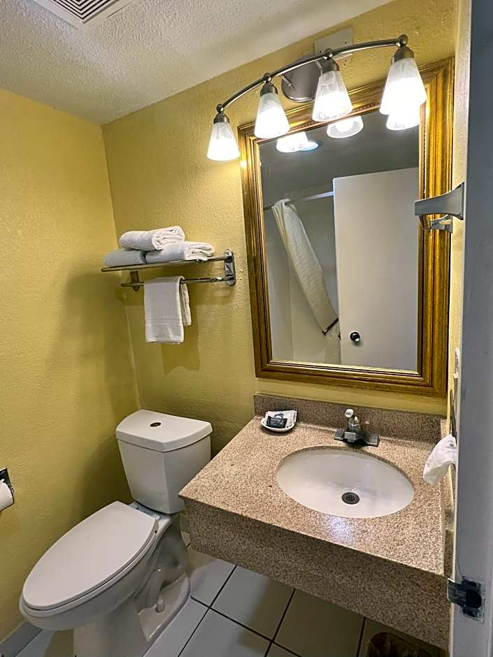 Countryside Suites Kansas City Independence I-70 East Sports Complex Hotel