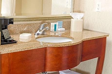 Room with Two Queen Beds - Non-Smoking