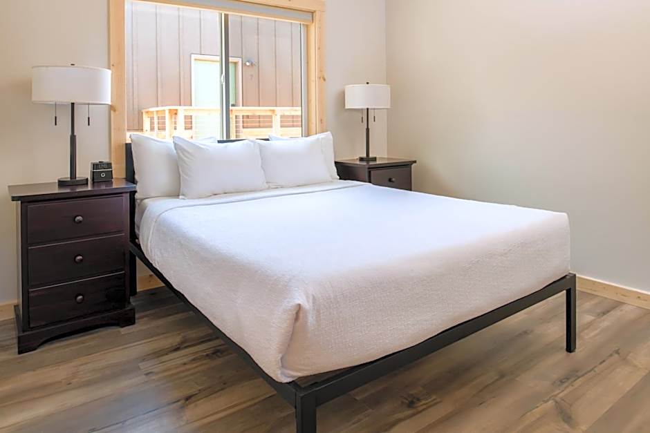 River Lodge and Cabins