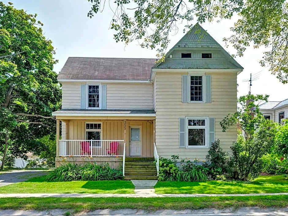 Wind & Waves - Wellington waterfront with Satellite TV & fire pit