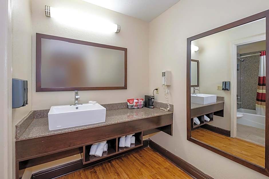 Red Roof PLUS+ Hammond