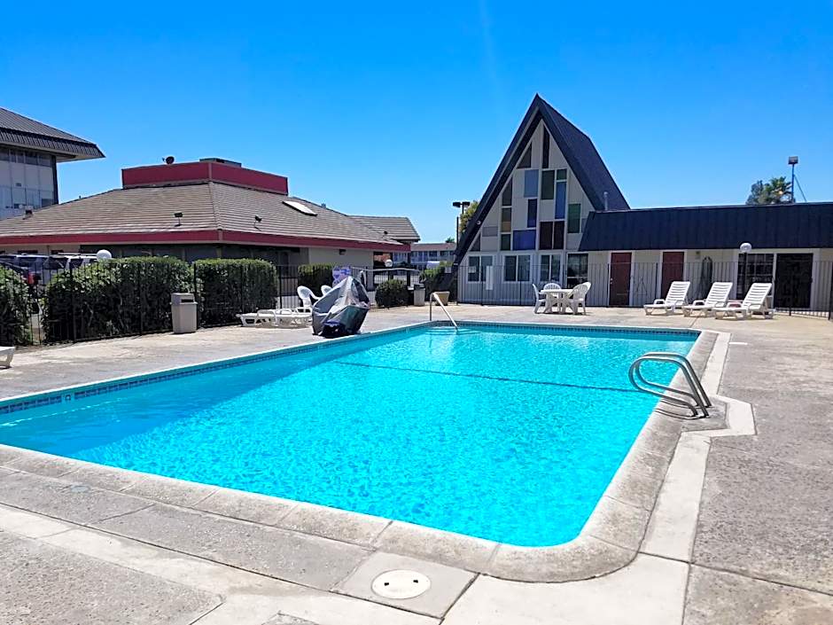 Economy Inn Fresno Yosemite '''NEWLY REMODELED'''