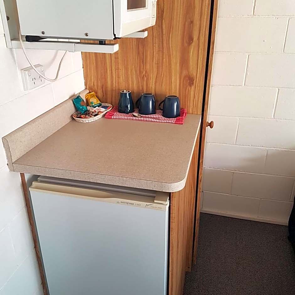 Golden Peak Motel PeakHill