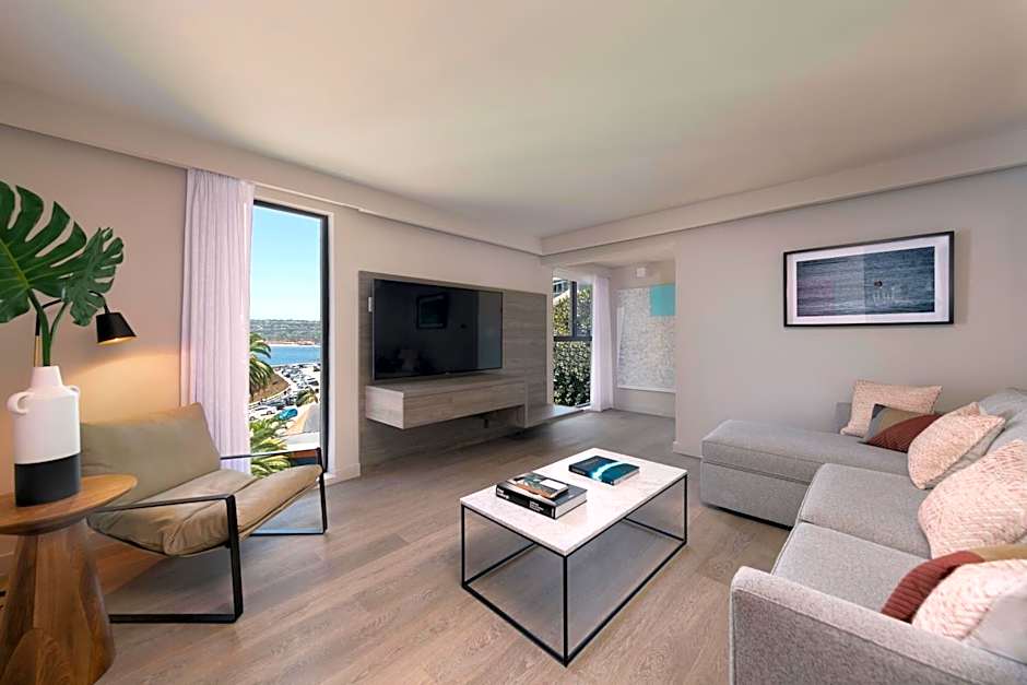 La Jolla Cove Suites