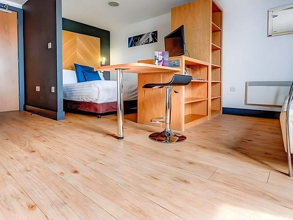 Aparthotel Roomzzz Leeds City West
