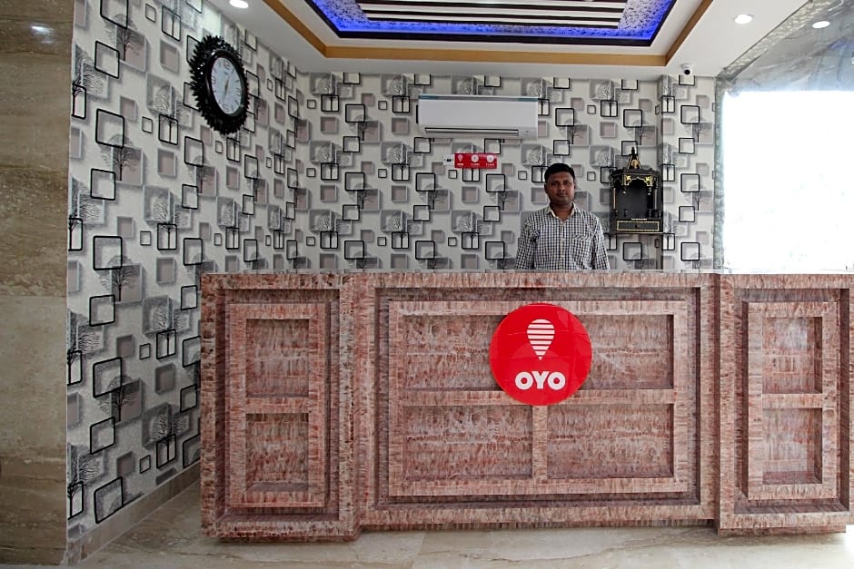 OYO 9146 Hotel Grand Sweet