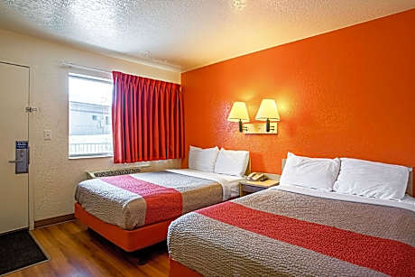 2 Full Beds | Micfridge