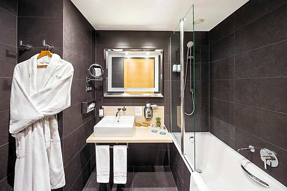 Occidental Praha Five