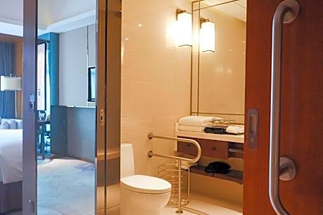 King Room - Mobility Accessible