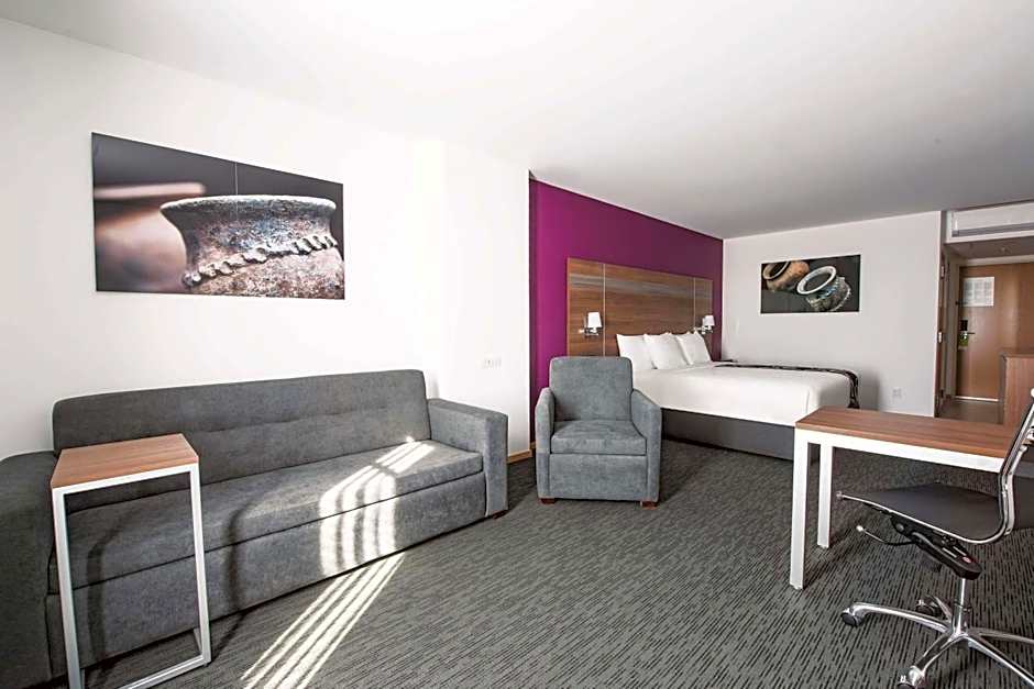 La Quinta Inn & Suites by Wyndham Puebla Ciudad Modelo