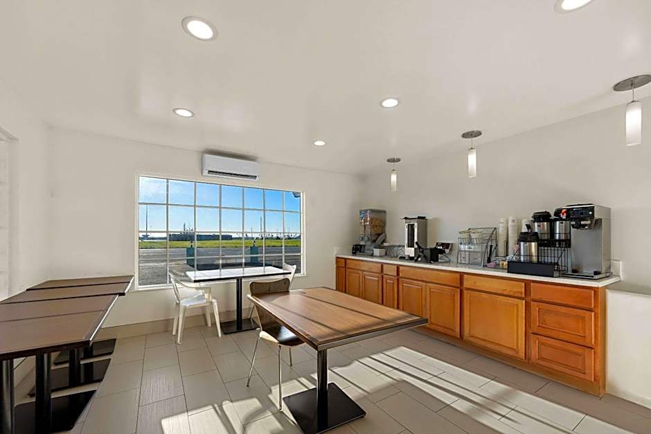 Super 8 by Wyndham Crescent City