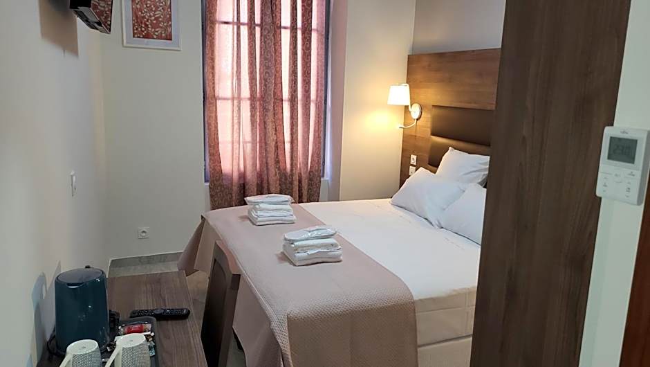 SQUARE HOTEL