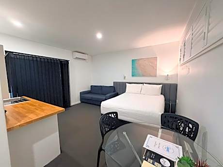Standard Quadruple Suite