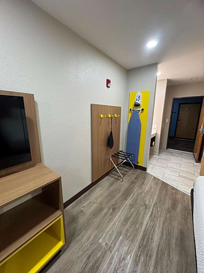 Days Inn by Wyndham Childress