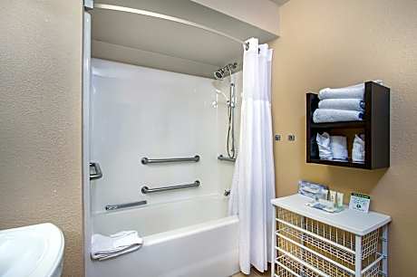 1 Queen Studio Suite Mobility Accessible Tub