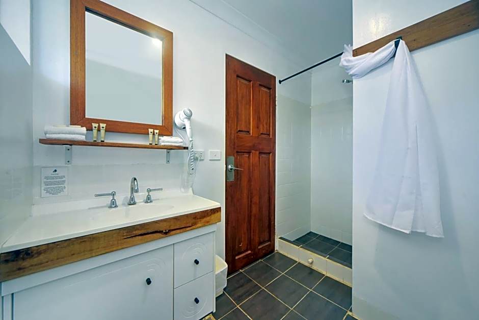 Pleasant Way River Lodge