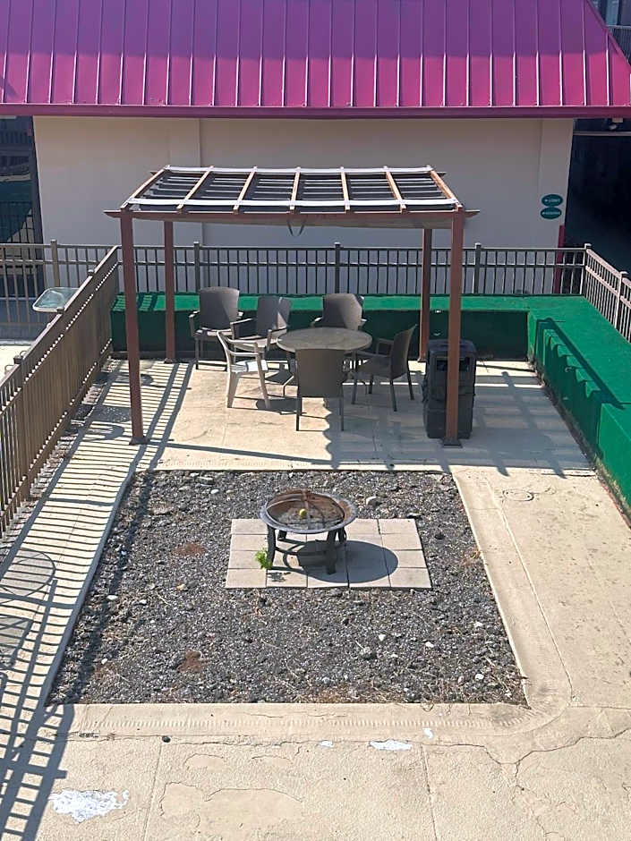 Hotel Red Rose by Townhouse Covington I-64