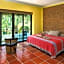 Villa Kiwi. Huge Pool, Steps To Town n Beach. 6 plus BRM 7.5 BTH 3 KCN