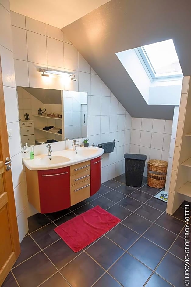 Le Nid d'Alex Spa , Rando et table d'hôte