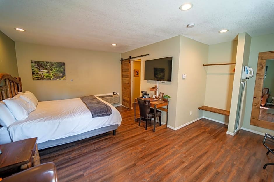 Evergreen Motel