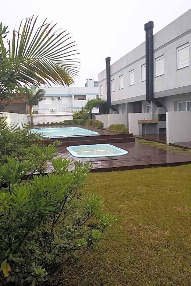 Sobrados com suíte e sacada vista ao mar