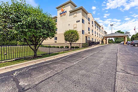 Comfort Suites Lombard - Addison