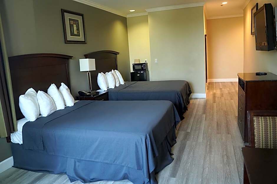 Harbor Inn & Suites