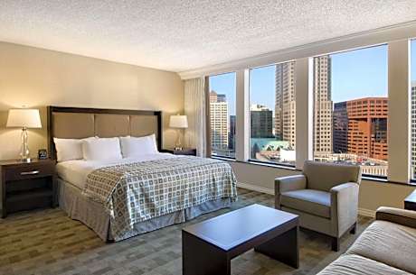 Queen Room - Disability Access Landmark View