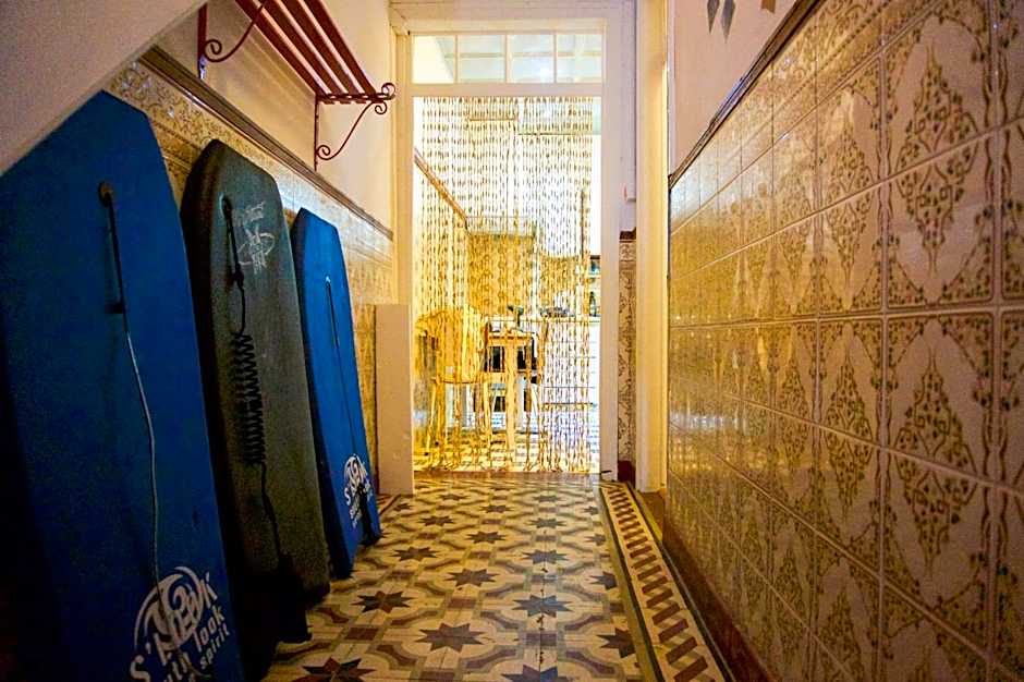 Buddha Bee - 18 to 35 years old only