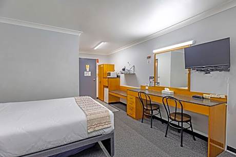 One Room Suite - Non Smoking/Exterior Hall