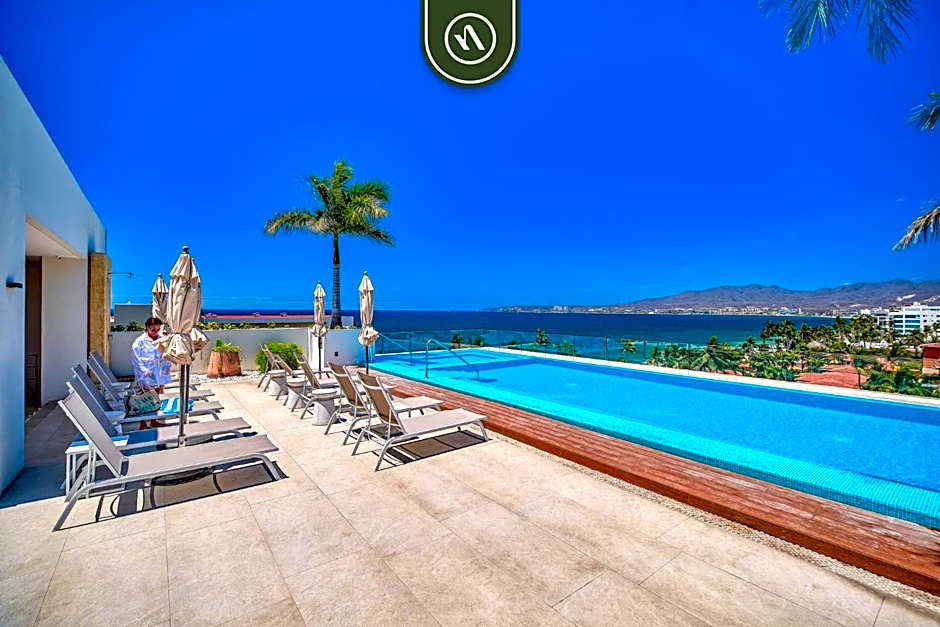 2BR Condo with Rooftop Pool - Private Terrace